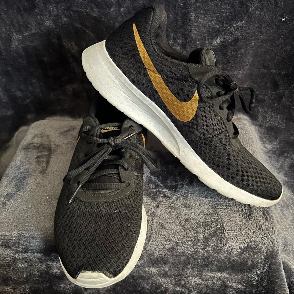 Nike Women’s Tanjun Sneakers